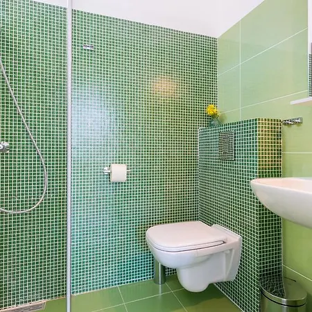 Giardino Apartment *